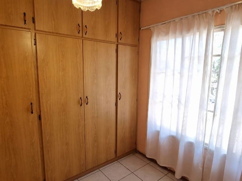 Family Home in Kirstenhof Kimberley - Photo 6