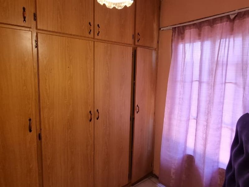 Family Home in Kirstenhof Kimberley - Photo 8