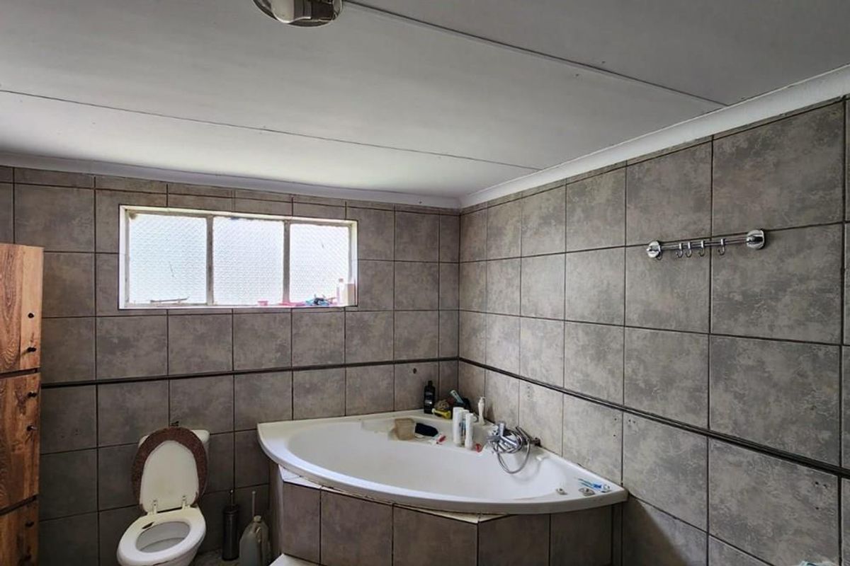 Brakpan Central house with flatlet, comfort living made easy - Photo 2