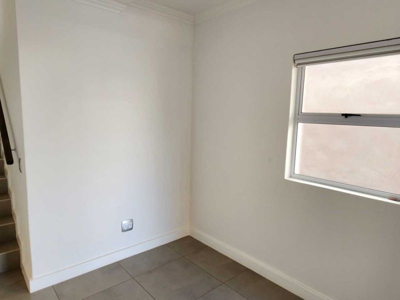 Townhouse For Sale in Kindlewood Estate, Mount Edgecombe, KwaZulu Natal - No Transfer duty - Photo 10