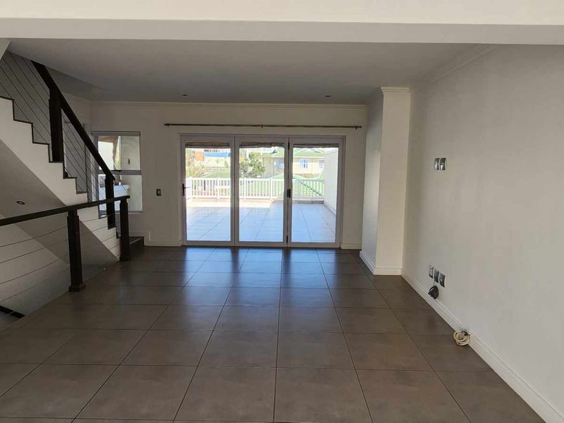 Townhouse For Sale in Kindlewood Estate, Mount Edgecombe, KwaZulu Natal - No Transfer duty - Photo 7