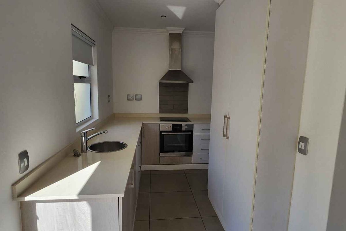 Townhouse For Sale in Kindlewood Estate, Mount Edgecombe, KwaZulu Natal - No Transfer duty - Photo 4