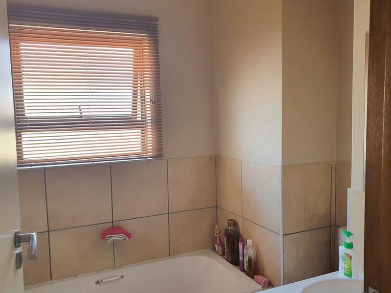 Modern 2-Bedroom, 2-Bathroom Apartment in Sought-After Waterstone Park, Greenstone - Photo 9