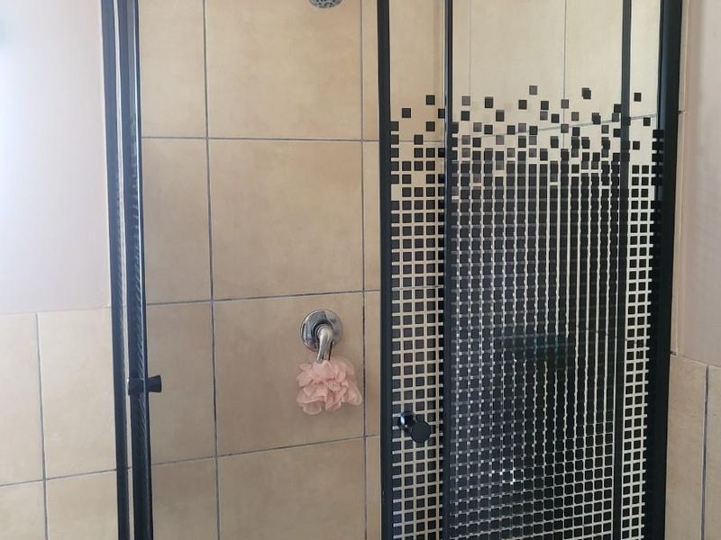 Modern 2-Bedroom, 2-Bathroom Apartment in Sought-After Waterstone Park, Greenstone - Photo 8