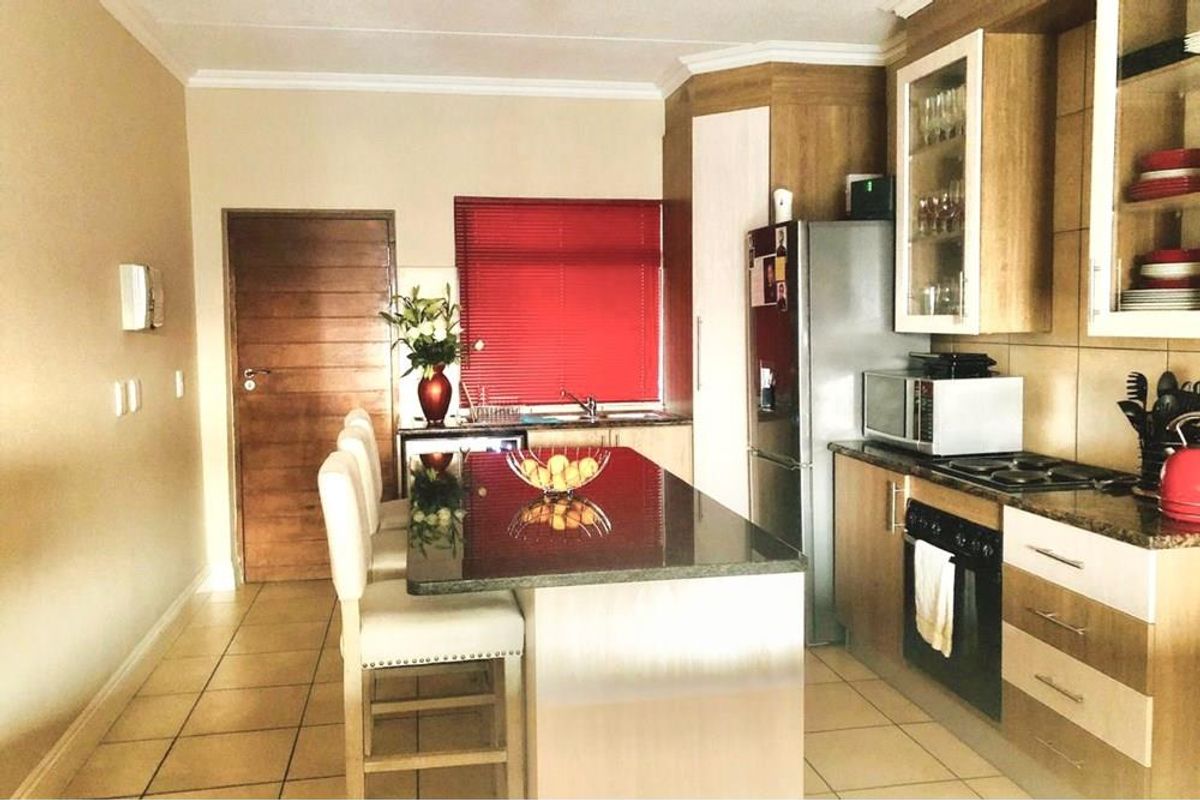 Modern 2-Bedroom, 2-Bathroom Apartment in Sought-After Waterstone Park, Greenstone - Photo 3
