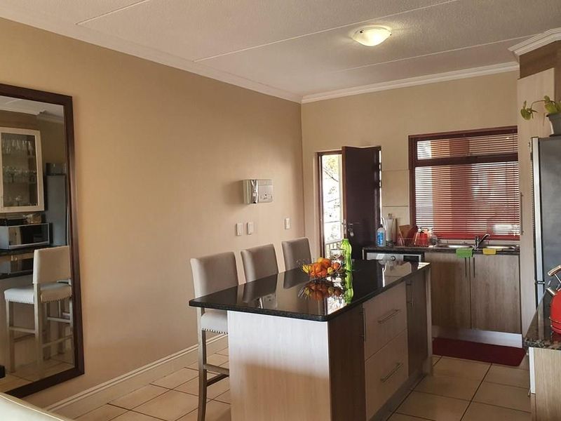 Modern 2-Bedroom, 2-Bathroom Apartment in Sought-After Waterstone Park, Greenstone - Photo 2
