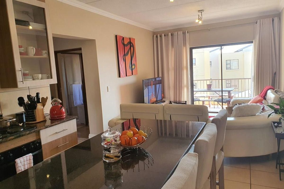 Modern 2-Bedroom, 2-Bathroom Apartment in Sought-After Waterstone Park, Greenstone - Photo 4