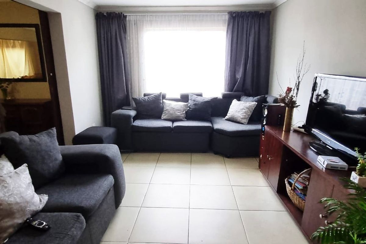 House For Sale in Windmill Park, Boksburg - Photo 2