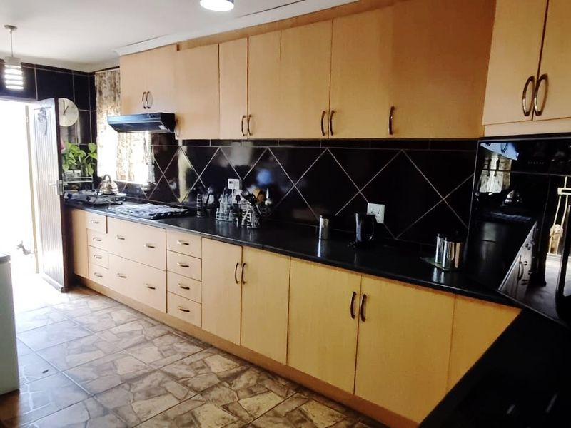 House For Sale in Windmill Park, Boksburg - Photo 4