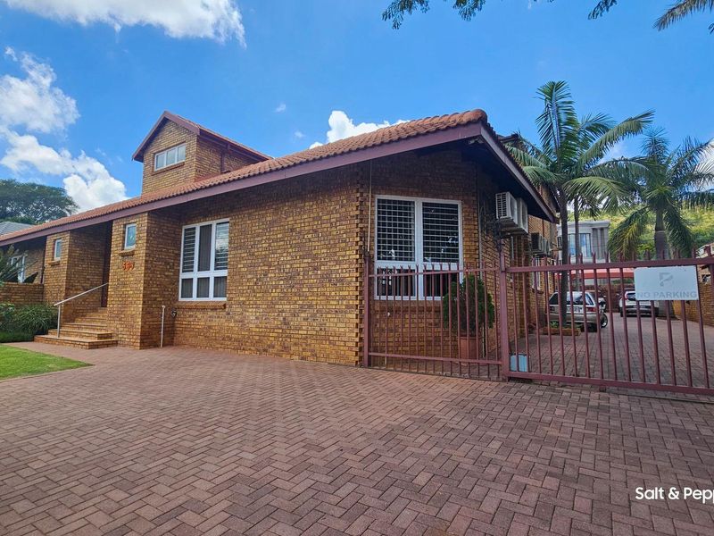House For Sale in Magalieskruin, Pretoria - Photo 2