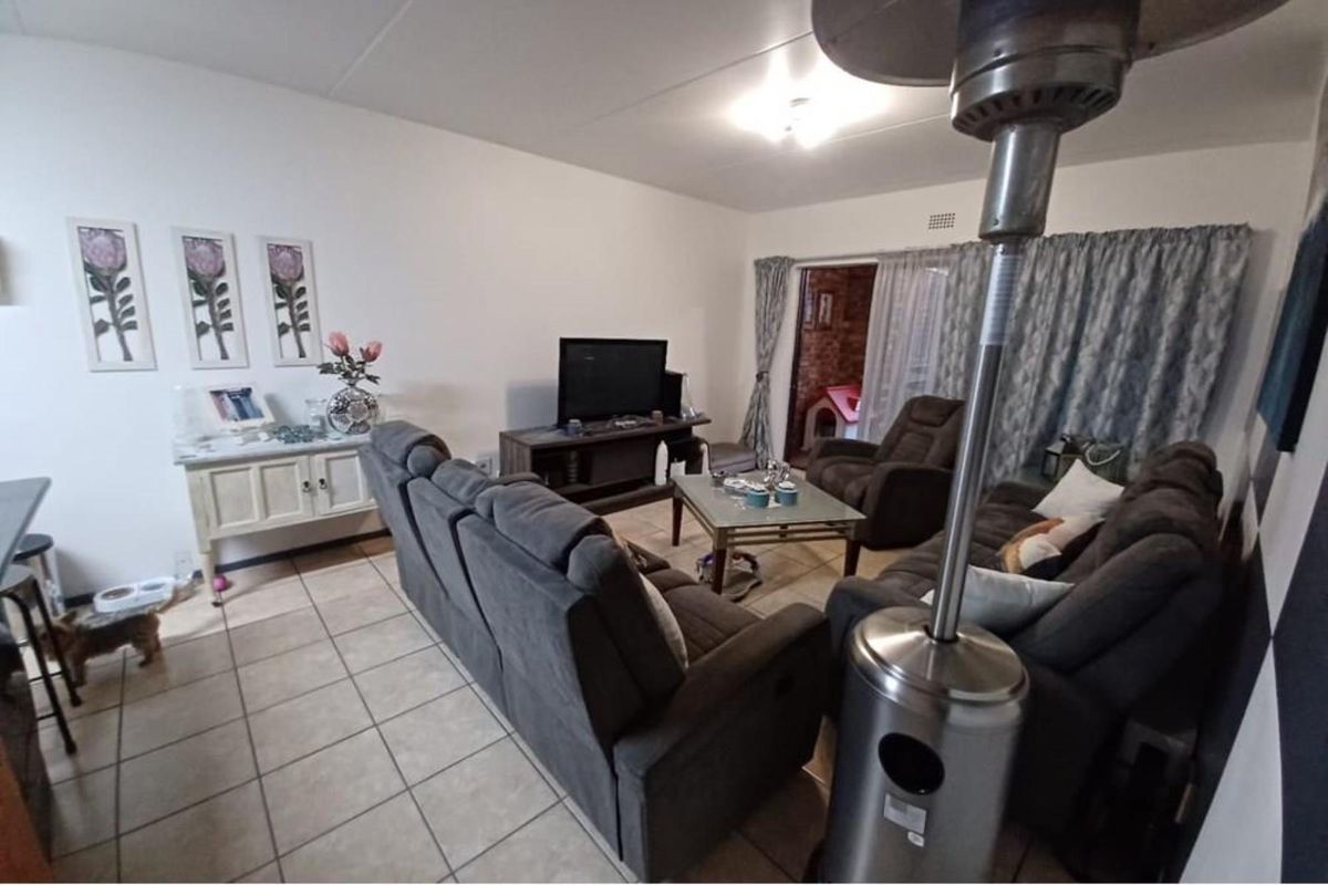 Stylish, Modern and Upper Class Living Ground Floor Unit For Sale (INC GARAGE AND PET FIRIENDLY): - Photo 4