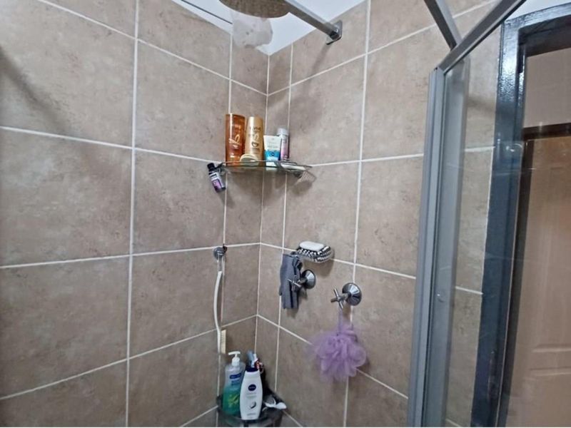 Stylish, Modern and Upper Class Living Ground Floor Unit For Sale (INC GARAGE AND PET FIRIENDLY): - Photo 9