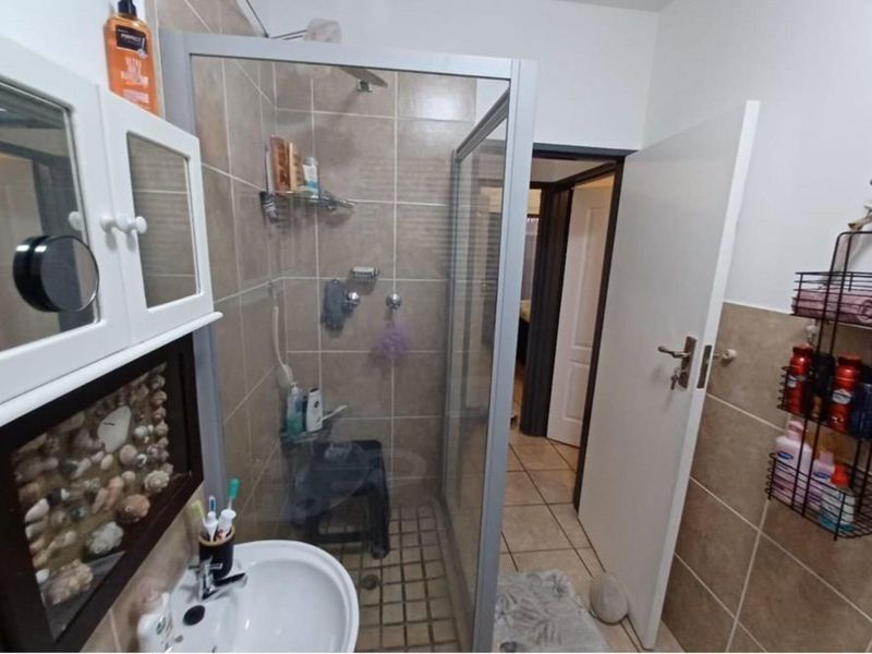 Stylish, Modern and Upper Class Living Ground Floor Unit For Sale (INC GARAGE AND PET FIRIENDLY): - Photo 10