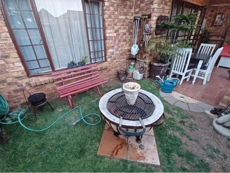 Stylish, Modern and Upper Class Living Ground Floor Unit For Sale (INC GARAGE AND PET FIRIENDLY): - Photo 6