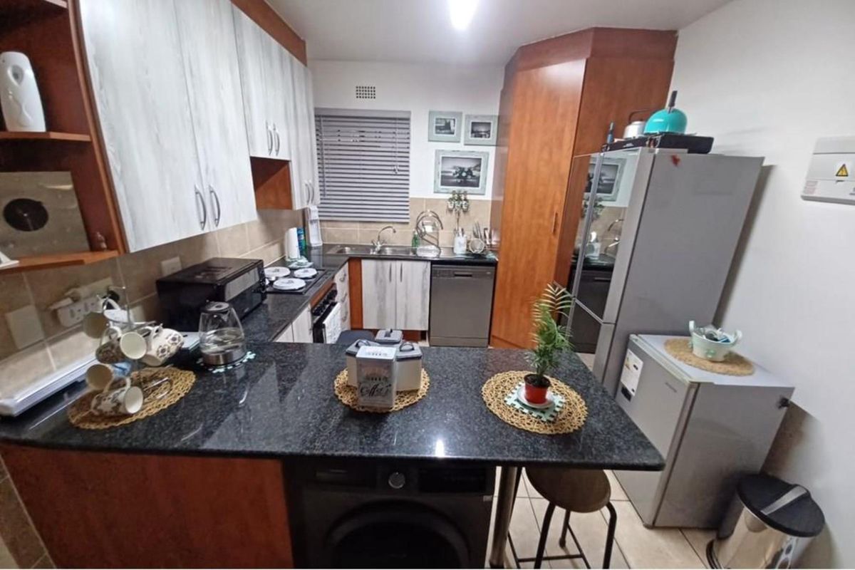 Stylish, Modern and Upper Class Living Ground Floor Unit For Sale (INC GARAGE AND PET FIRIENDLY): - Photo 5