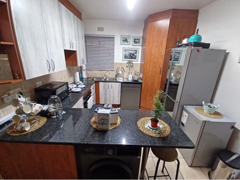 Stylish, Modern and Upper Class Living Ground Floor Unit For Sale (INC GARAGE AND PET FIRIENDLY): - Photo 5