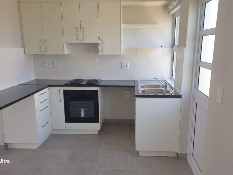 Brand New 75 sqm 2 bed Duplex   in New Development , Bardale Lifestyle Centre, Blue Downs - Photo 5
