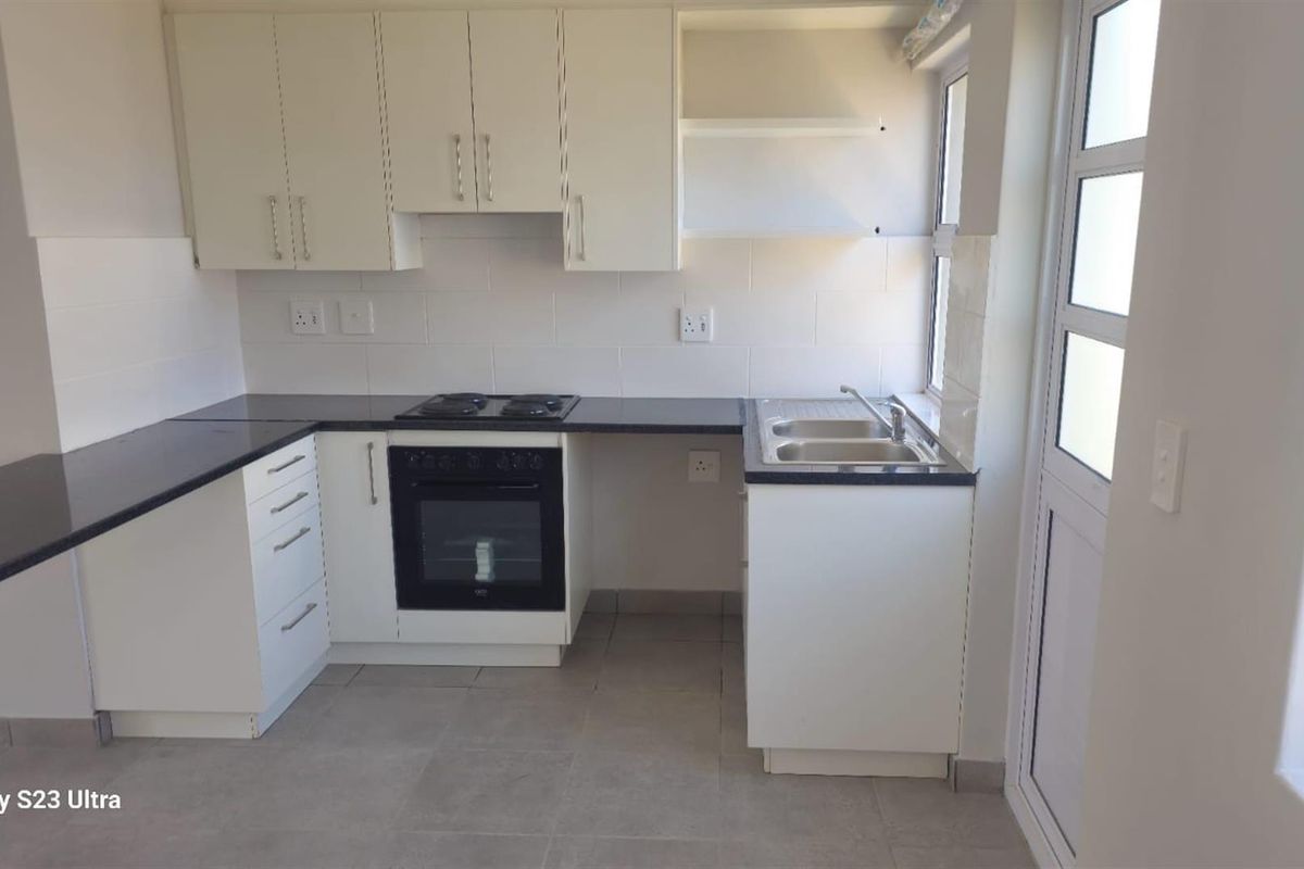 Brand New 75 sqm 2 bed Duplex   in New Development , Bardale Lifestyle Centre, Blue Downs - Photo 5