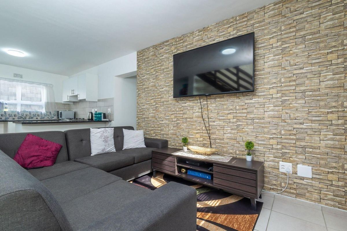 Brand New 75 sqm 2 bed Duplex   in New Development , Bardale Lifestyle Centre, Blue Downs - Photo 4