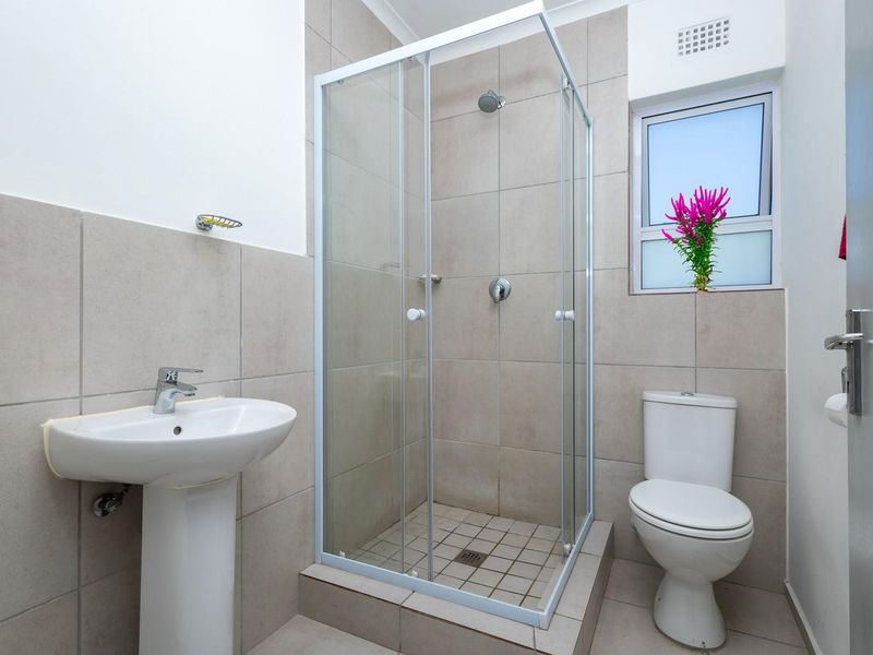 Brand New 75 sqm 2 bed Duplex   in New Development , Bardale Lifestyle Centre, Blue Downs - Photo 9