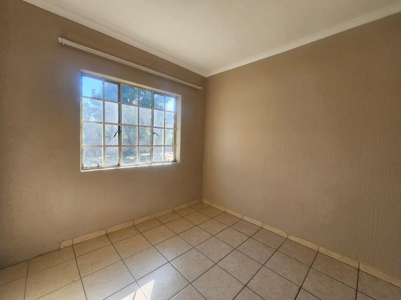 House To Rent in Brackendowns, Alberton - Photo 10