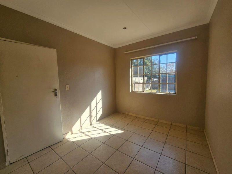 House To Rent in Brackendowns, Alberton - Photo 9