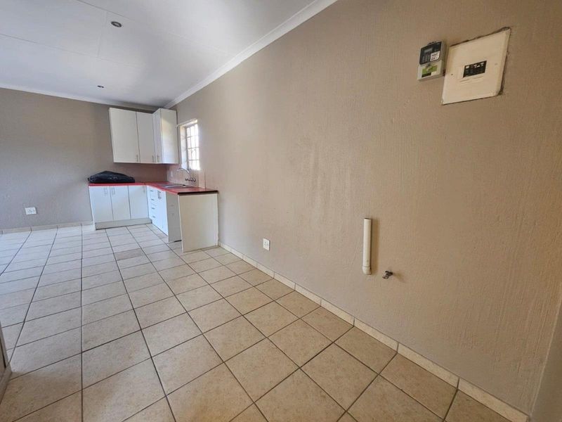 House To Rent in Brackendowns, Alberton - Photo 6