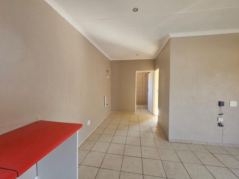 House To Rent in Brackendowns, Alberton - Photo 5