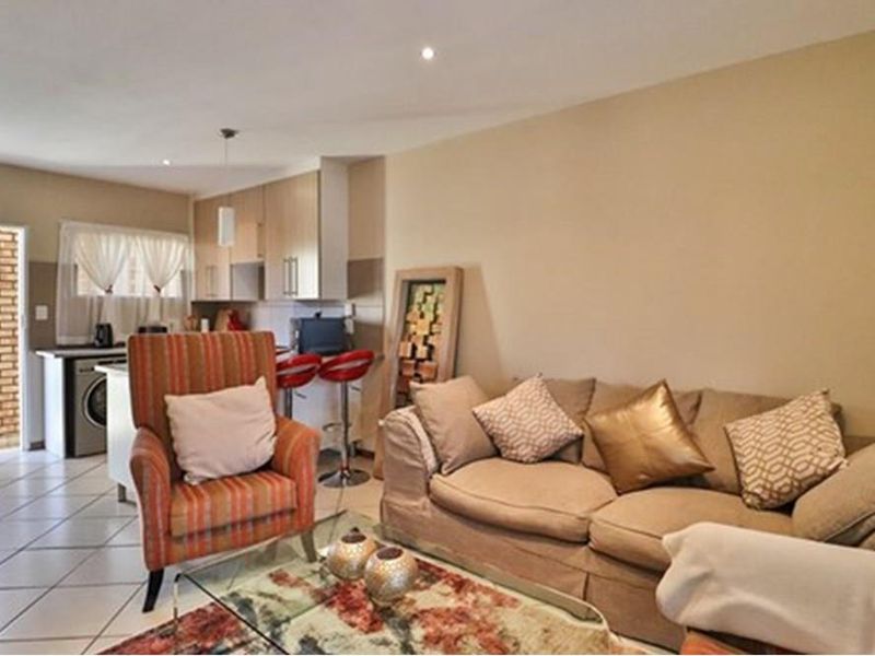 MODERN Apartment - LOCATION, CONVENIENCE, LIFESTYLE - Solar geyser, Fibre installed - Photo 10