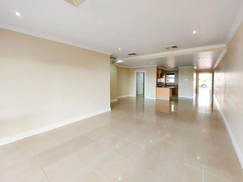 Luxury 2 Bed unit with drive up access in La Lucia for sale - Photo 10
