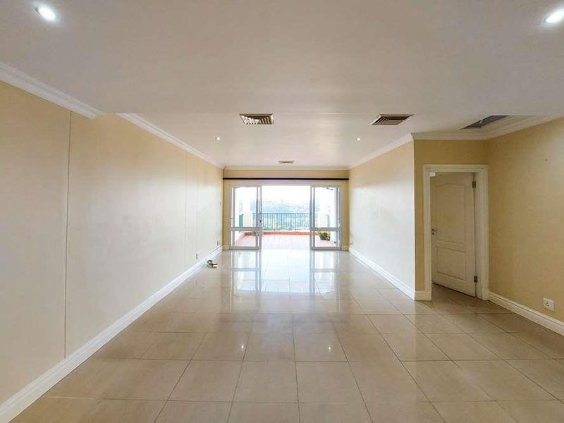 Luxury 2 Bed unit with drive up access in La Lucia for sale - Photo 8