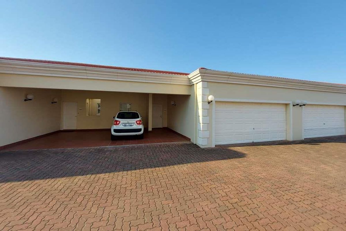 Luxury 2 Bed unit with drive up access in La Lucia for sale - Photo 4