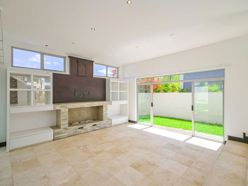 Stylish 4 bedroom duplex cluster in prime location - close to everything - Photo 5