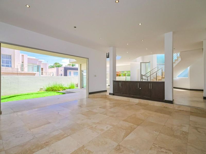 Stylish 4 bedroom duplex cluster in prime location - close to everything - Photo 8