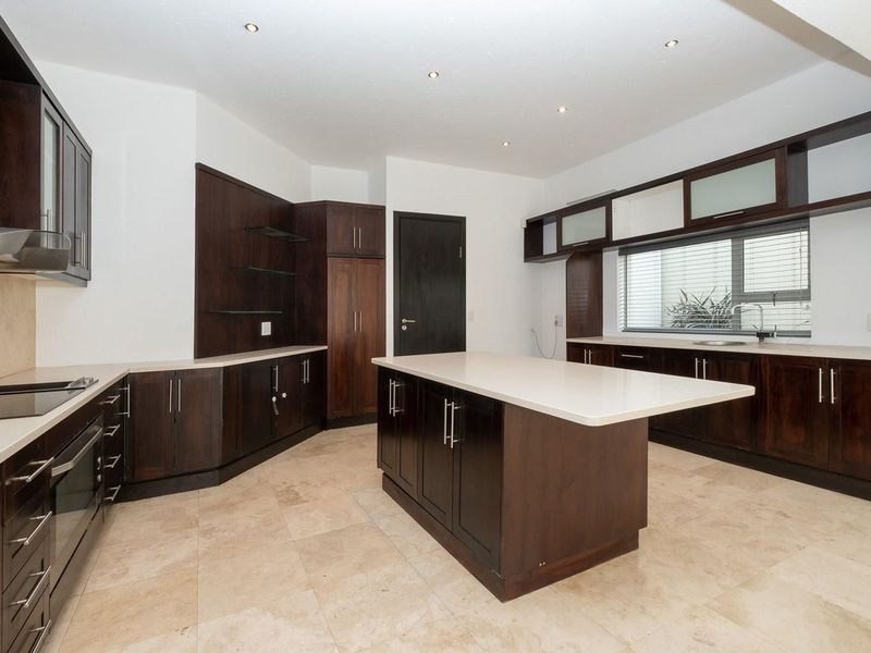 Stylish 4 bedroom duplex cluster in prime location - close to everything - Photo 6