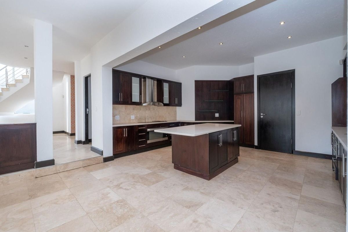 Stylish 4 bedroom duplex cluster in prime location - close to everything - Photo 3