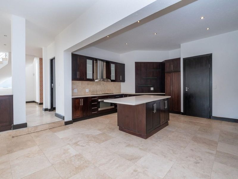 Stylish 4 bedroom duplex cluster in prime location - close to everything - Photo 3