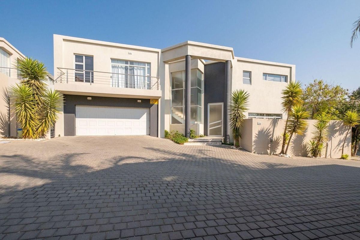 Stylish 4 bedroom duplex cluster in prime location - close to everything - Photo 2