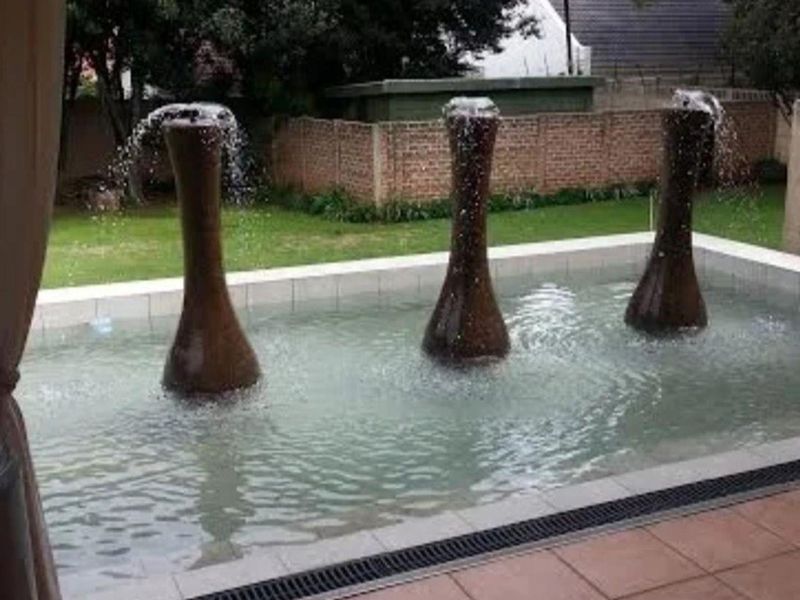 9 Bedroom House For Sale in Morning Hill, Bedfordview - Photo 2