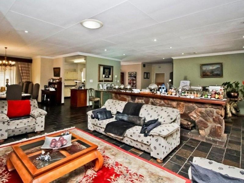 9 Bedroom House For Sale in Morning Hill, Bedfordview - Photo 4