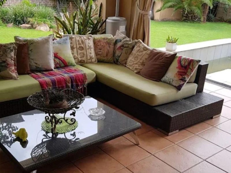 9 Bedroom House For Sale in Morning Hill, Bedfordview - Photo 3