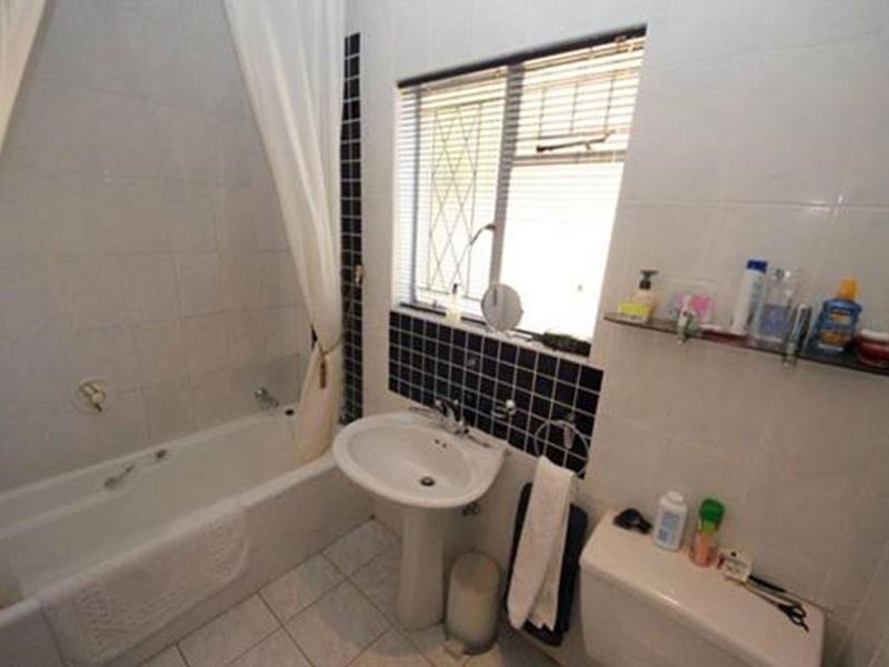 9 Bedroom House For Sale in Morning Hill, Bedfordview - Photo 10