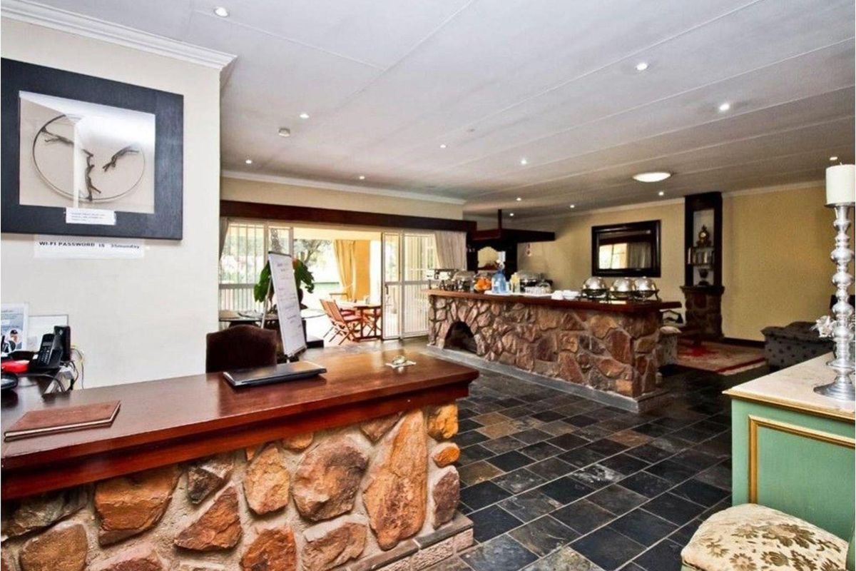 9 Bedroom House For Sale in Morning Hill, Bedfordview - Photo 2