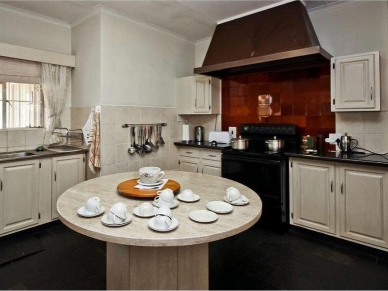 9 Bedroom House For Sale in Morning Hill, Bedfordview - Photo 9