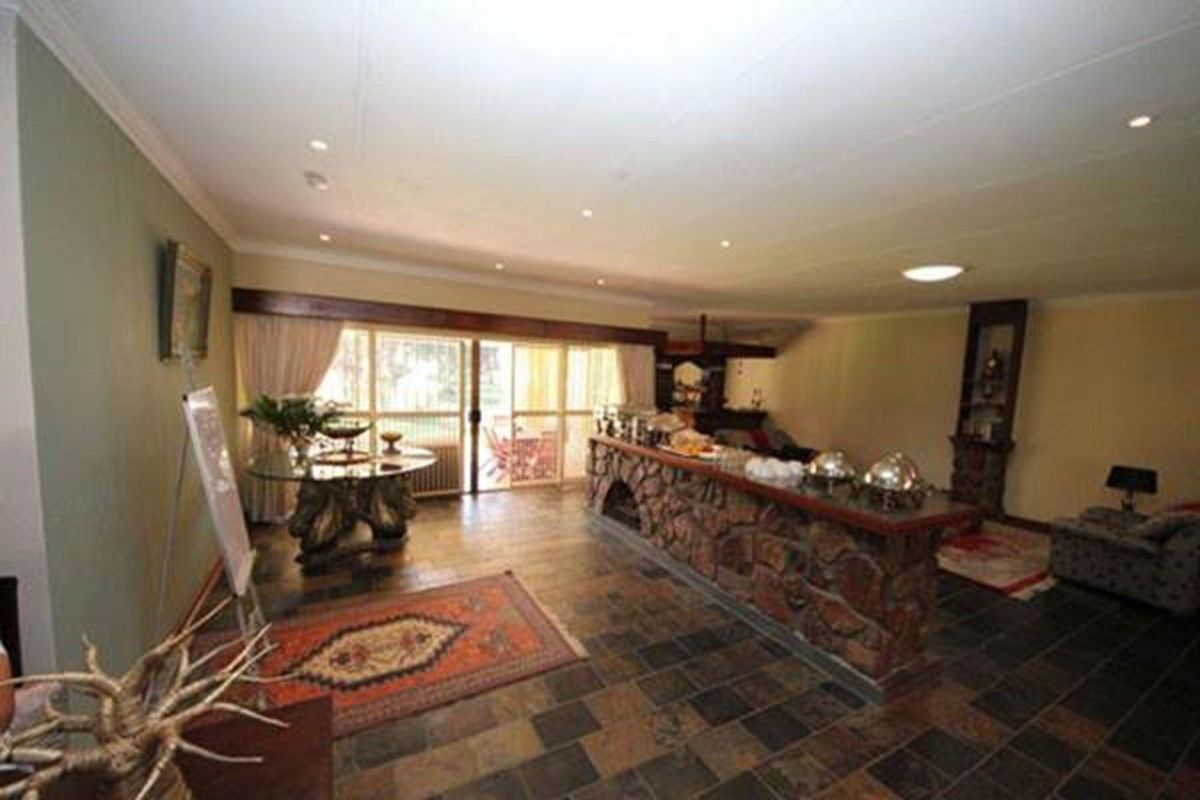9 Bedroom House For Sale in Morning Hill, Bedfordview - Photo 5