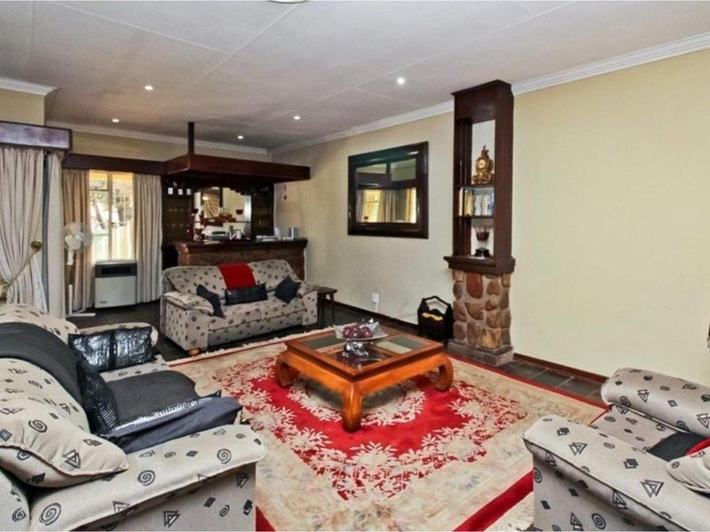 9 Bedroom House For Sale in Morning Hill, Bedfordview - Photo 7