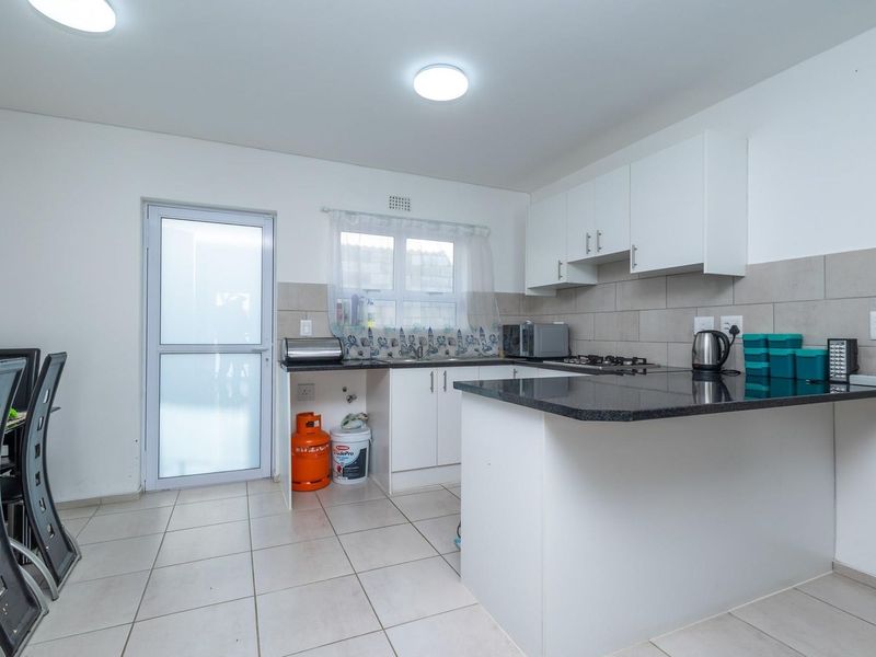 81 sqm 3 bed Duplex in Brand New Development  in Bardale Village, Blue Downs- All cost included - Photo 6