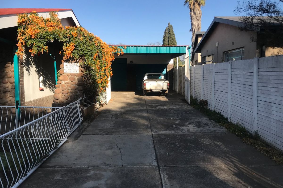 House For Sale in Vanderbijlpark SE 1, Vanderbijlpark SE, Vanderbijlpark - Photo 2