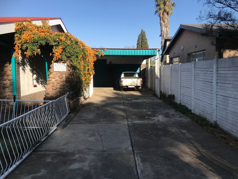 House For Sale in Vanderbijlpark SE 1, Vanderbijlpark SE, Vanderbijlpark - Photo 2