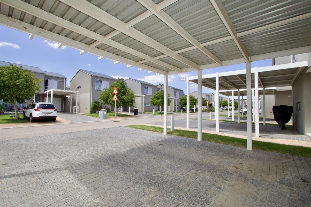 Duplex Townhouse for sale in Somerset Lakes Lifestyle Estate, Somerset West - Photo 5